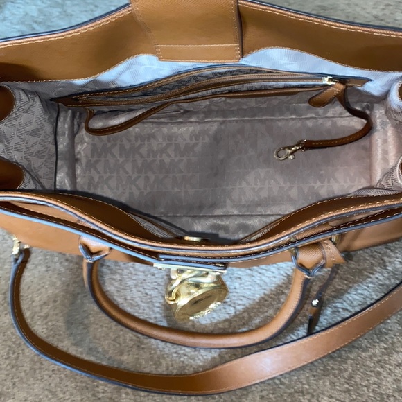 Michael Kors Large Hamilton Tote - Picture 5 of 8